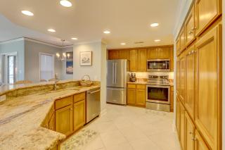 Updated Oceanfront 3 BR Full Kitchen Two King Bed Bikes & Beach Gear included - 1