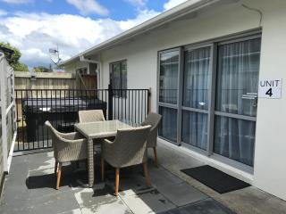 Rose Apartments Central Rotorua- Accommodation & Private Spa - 9