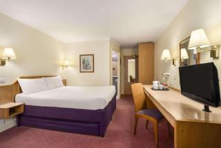 Super 8 by Wyndham Chester East - 4