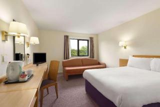 Super 8 by Wyndham Durham - Durham - 7