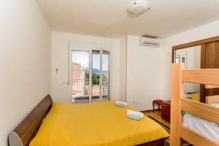 Apartments Lille - Herceg Novi - 1