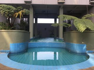 Stylish and Comfy 2BR Grand Asia Afrika Apartment By Travelio - 3