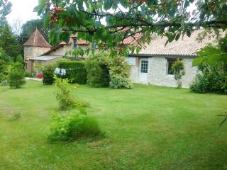 Gîtes spacieux en Dordogne avec piscine partagée et jardin 140 m² - Bosset - 4