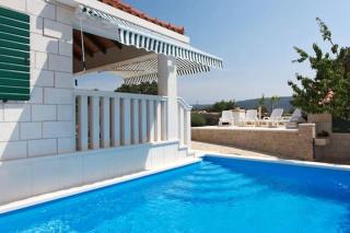Charming Villa in Pučišća + Pool - Pučišća - 9