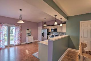 Colorful Abode with Yard, 9 Mi to Sesame Place! - 2