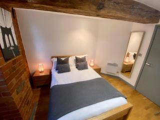 Stewart Docks Apartment - 2