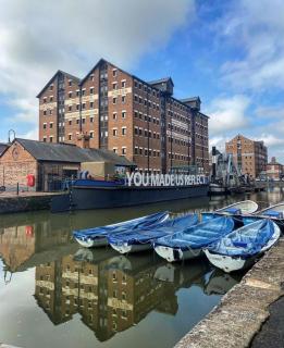 Stewart Docks Apartment - 1