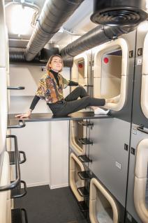 AV-2 capsule hotel - 4