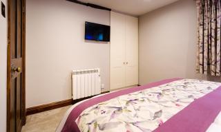 Tipsy Gin Cottage - 2