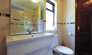 Lakefield Cottage - 2