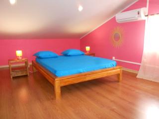 CHEZ JACQUELIN ET DORLYS - 1