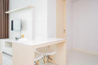 Beautiful 2BR at Tree Park City BSD Apartment By Travelio - 7