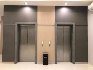 Front One Hotel Gresik - 6