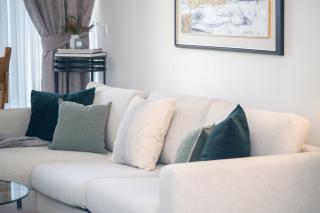 HiGuests - Chic Apt with Balcony and Pool near Burj Khalifa - Dubai - 5