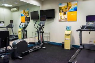 Comfort Inn & Suites Plainville-Foxboro - Plainville - 1