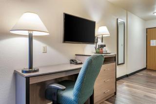 Econo Lodge Pueblo North - 5