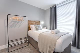 Contractor Base - 3 Rooms - Smart TVs - 9