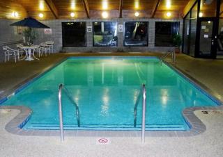 Red Lion Inn & Suites Grimes - Grimes - 1