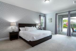 Upscale Modern Getaway home with heated pool/hot tub, 9 beds 8.5 bath Sleeps 18+ - Orlando - 1
