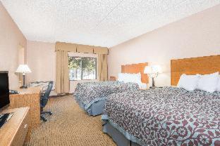 Days Inn by Wyndham Duluth Lakewalk - 3