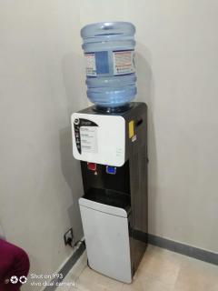 Spacious Apartment in Johar Town - Lahore - 7