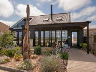 The Artists House by The Sea - 9