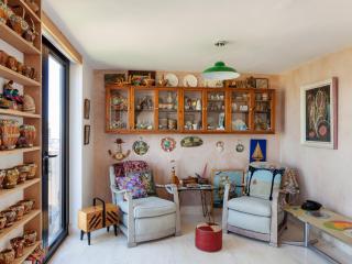 The Artists House by The Sea - 8