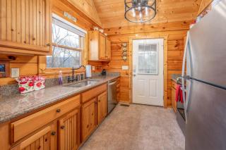 OVER THE MOUNTAIN - Smoky Mountain View Cabin - Sevierville - 8
