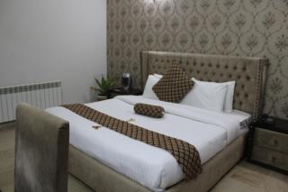 Royal Luxus Guest House - 1