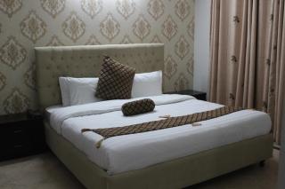 Royal Luxus Guest House - 3