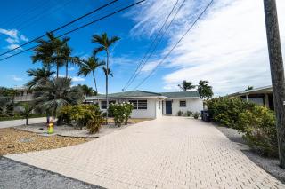 Newly Renovated 3br2ba Duplex with private Dock - Key Colony Beach - 2