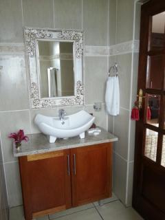 Stirling Manor Boutique Guest House - Hartbeespoort - 3