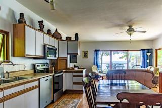 Jacobia Lakefront Retreat - 5