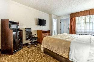 Quality Inn & Suites Airport - 7