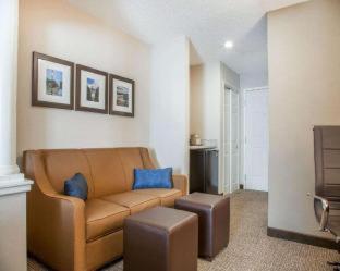 Comfort Suites West Warwick - Providence - 5