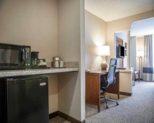 Comfort Suites West Warwick - Providence - 4