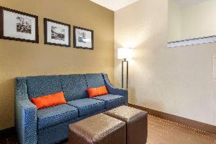 Comfort Suites Newark - Harrison - 1
