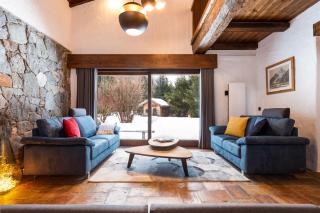 Chalet Les Praz - 280sqm - Sauna Cinema Fitness - 5 Bedrooms in Heart of Les Praz - By Cozee Rentals - Chamonix-Mont-Blanc - 1