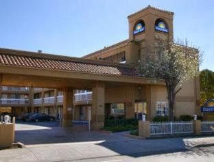 Days Inn by Wyndham Hayward Airport - Hayward - 6