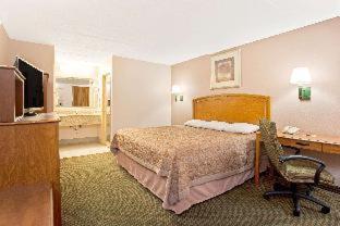 Super 8 by Wyndham Laurel - Laurel - 4