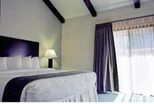 Cannery Row Inn - 9
