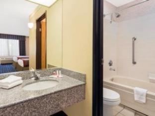 Ramada by Wyndham Kent Seattle Area - Kent - 2