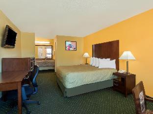 Ramada by Wyndham San Antonio Near SeaWorld - Lackland AFB - 2