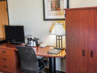 AmericInn by Wyndham Urbana Champaign University Area - Champaign - 2