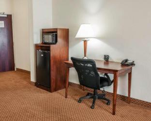Comfort Suites near Indianapolis Airport - 9