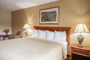 Quality Inn & Suites Hanes Mall - 6