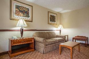 Quality Inn & Suites Hanes Mall - 4