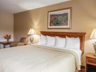 Quality Inn & Suites Hanes Mall - 1