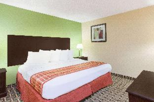 Days Inn & Suites by Wyndham Madison Heights MI - 4