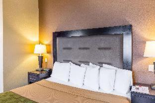 Econo Lodge - 2